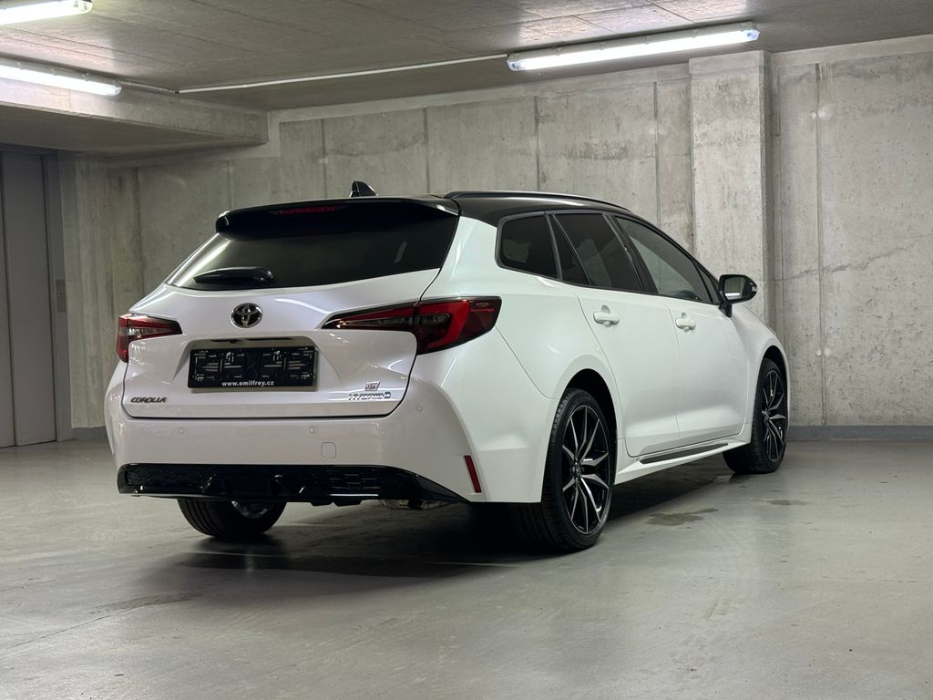 toyota-corolla-gr-sport-1-8-hybrid-e-cvt-gr - 4