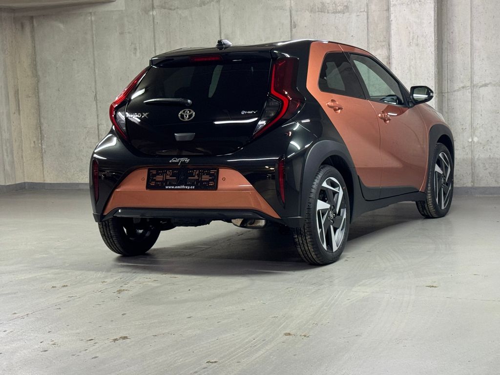toyota-aygo-executive-1-5-hybrid-116k - 4