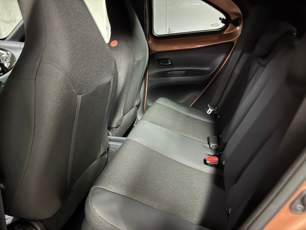 toyota-aygo-executive-1-5-hybrid-116k - 9