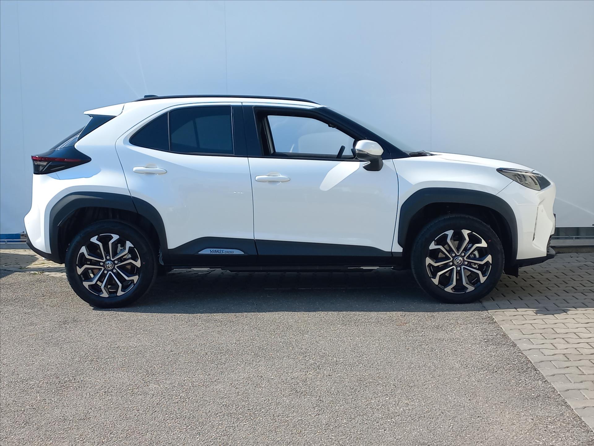 toyota-yaris-cross-1-5-hybrid-e-cvt-116k-style - 1