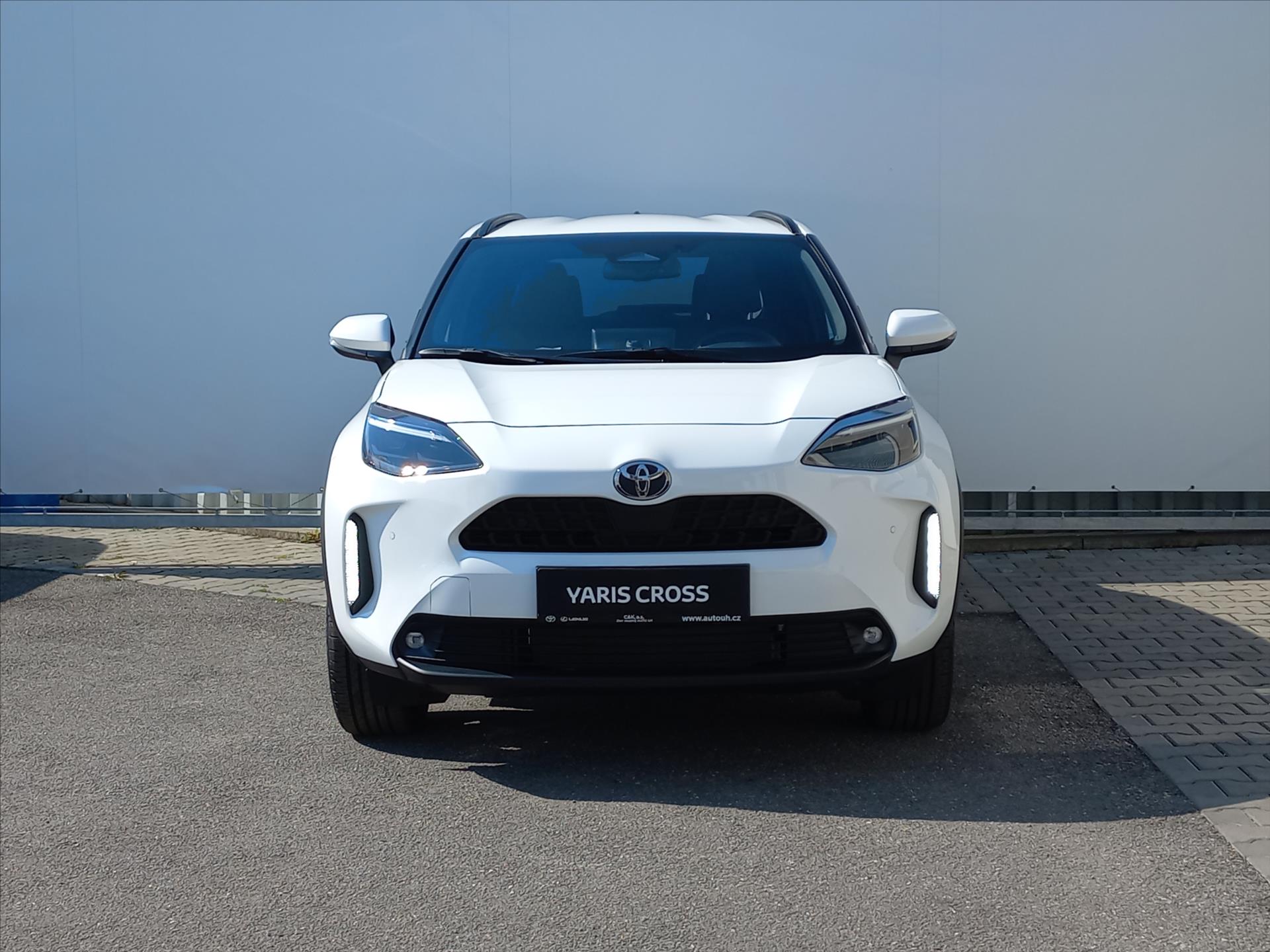 toyota-yaris-cross-1-5-hybrid-e-cvt-116k-style - 3