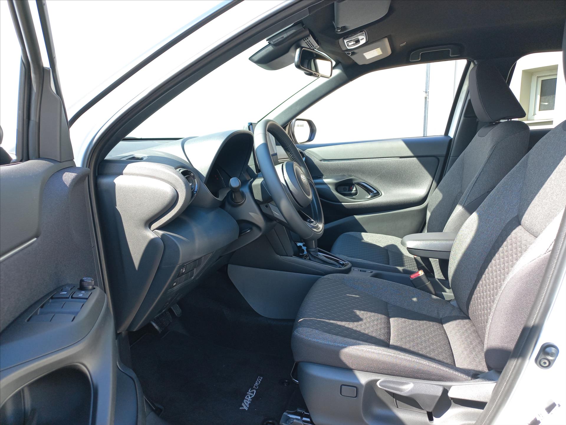 toyota-yaris-cross-1-5-hybrid-e-cvt-116k-style - 7