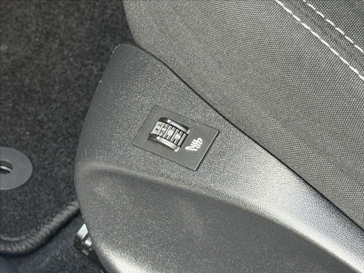 peugeot-2008-1-2-i-81kw-automat - 9