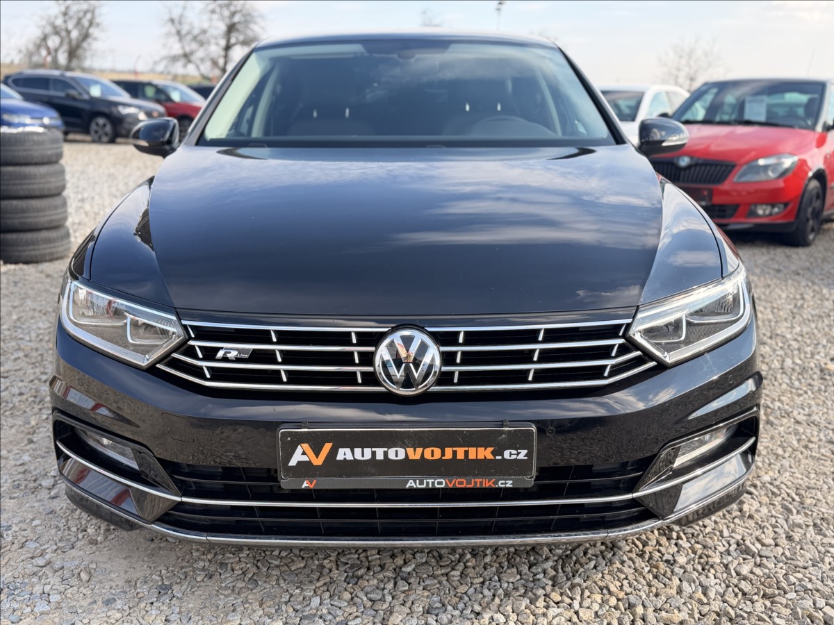 volkswagen-passat-2-0-110kw-r-line-93tkm-cr-dph - 1