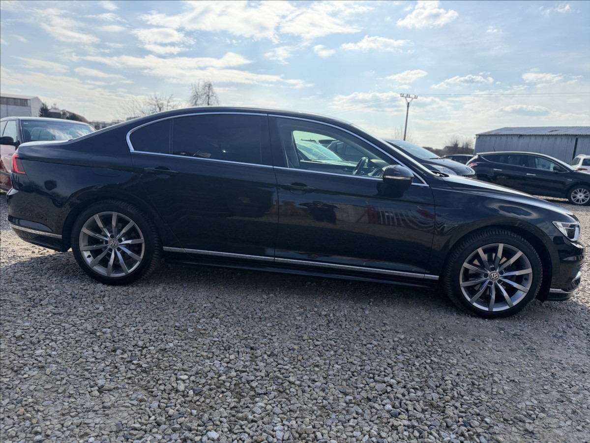 volkswagen-passat-2-0-110kw-r-line-93tkm-cr-dph - 3