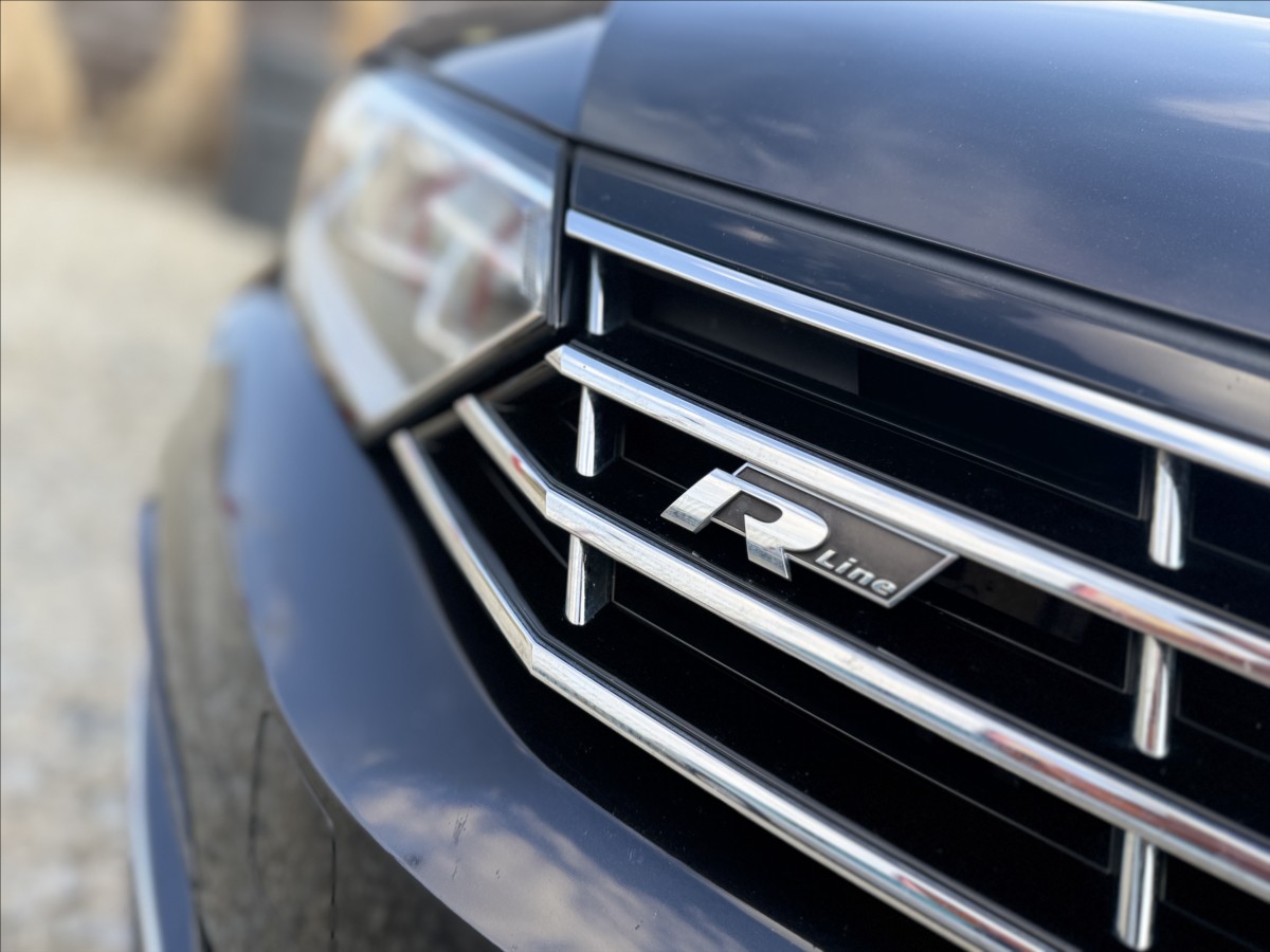 volkswagen-passat-2-0-110kw-r-line-93tkm-cr-dph - 8