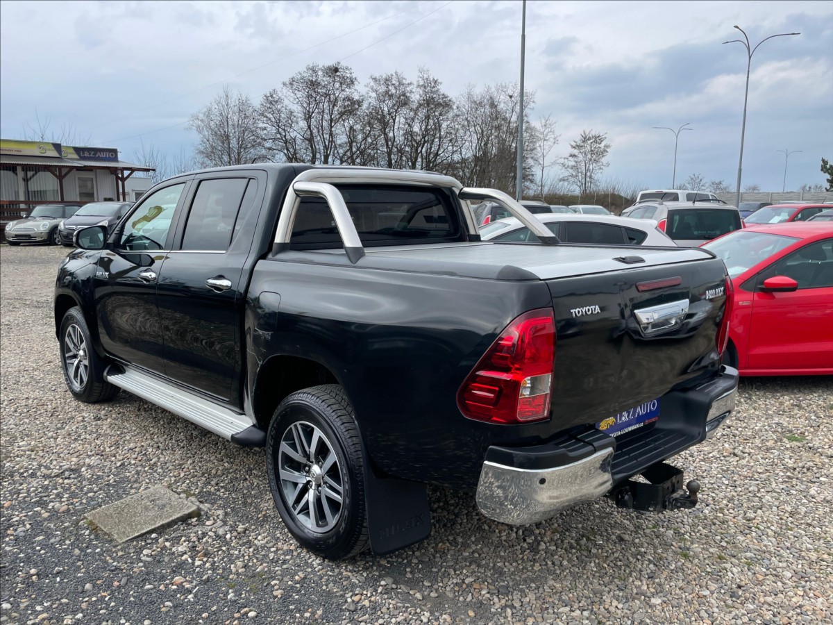 toyota-hilux-2-4-d-4d-automat - 3