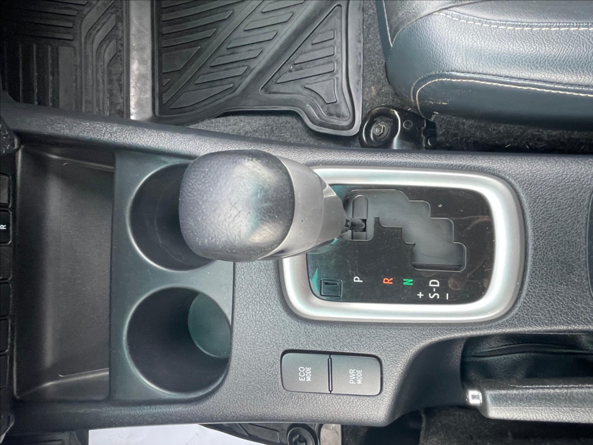 toyota-hilux-2-4-d-4d-automat - 7