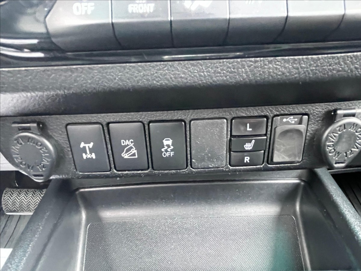 toyota-hilux-2-4-d-4d-automat - 8