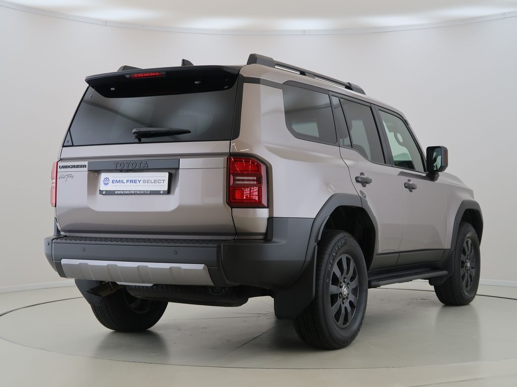 toyota-land-cruiser-2-8d-4d-cz-1maj-4x4-invincible - 4