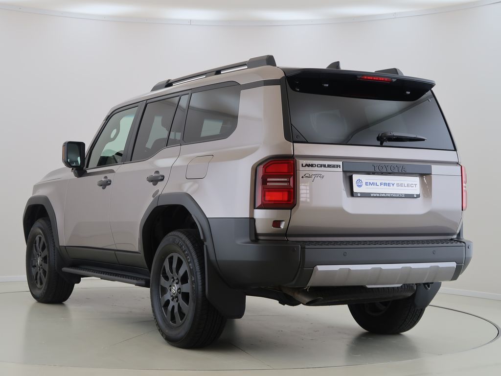 toyota-land-cruiser-2-8d-4d-cz-1maj-4x4-invincible - 7