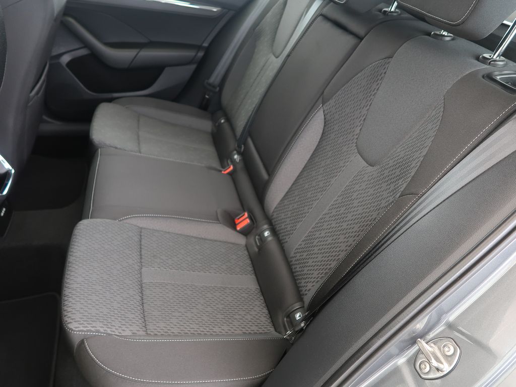 skoda-octavia-2-0tdi-cz-1maj-dph-combi-style - 9