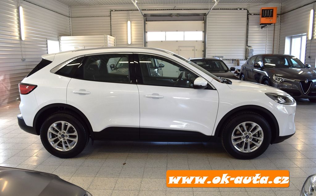 ford-kuga-1-5-eblue-titanium-56-000-km-d - 8