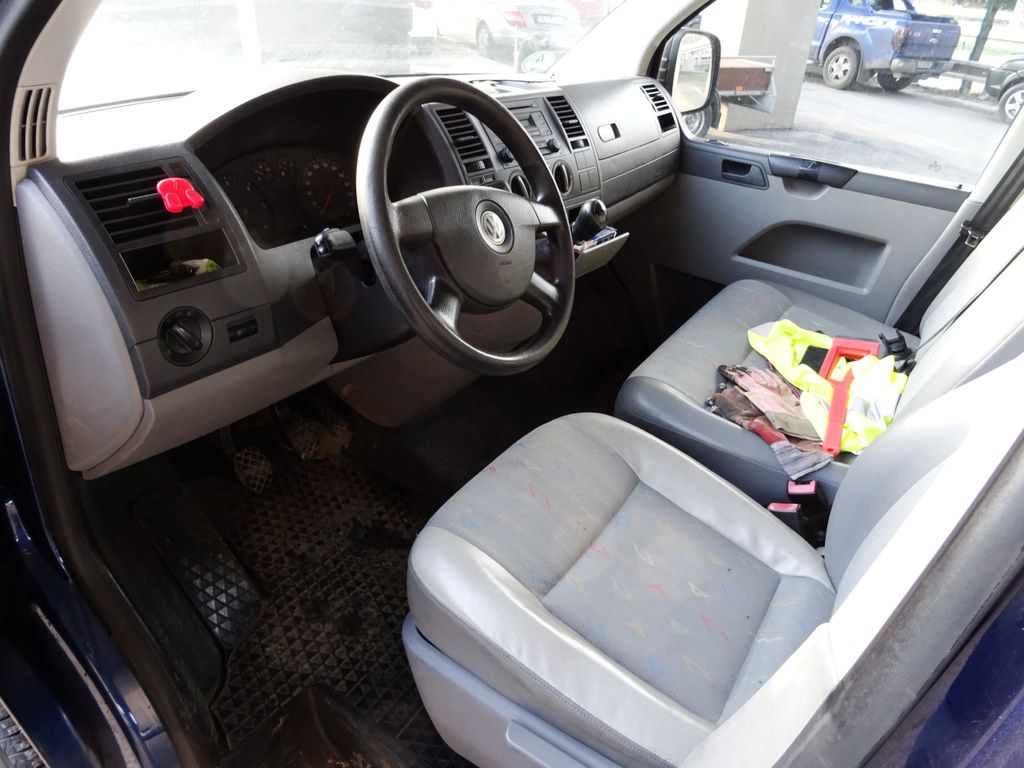 volkswagen-transporter-2-5tdi-96kw-l2h1-celek-na-nd - 7