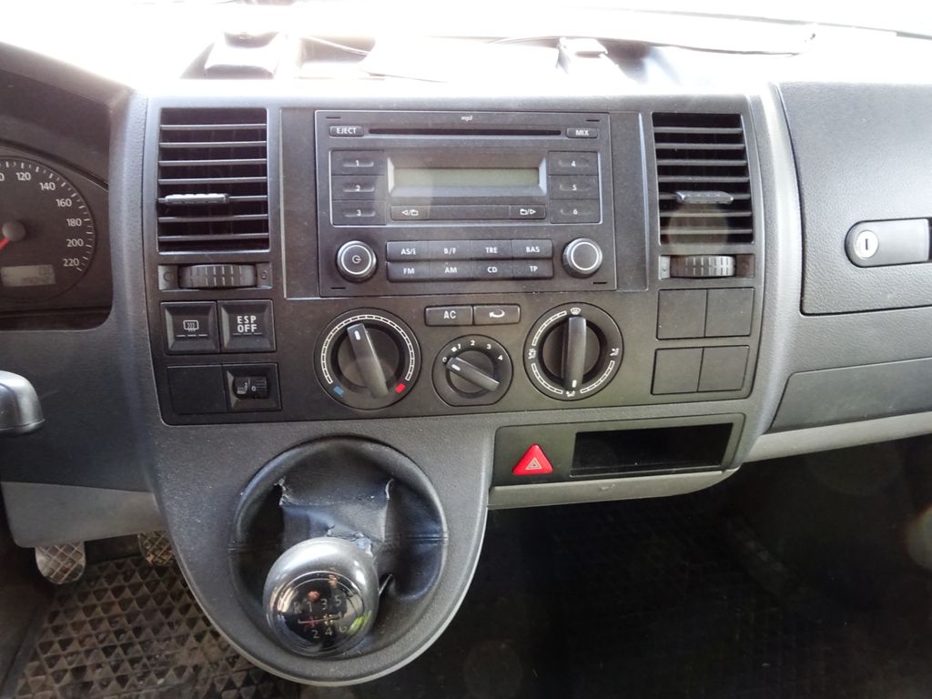 volkswagen-transporter-2-5tdi-96kw-l2h1-celek-na-nd - 9