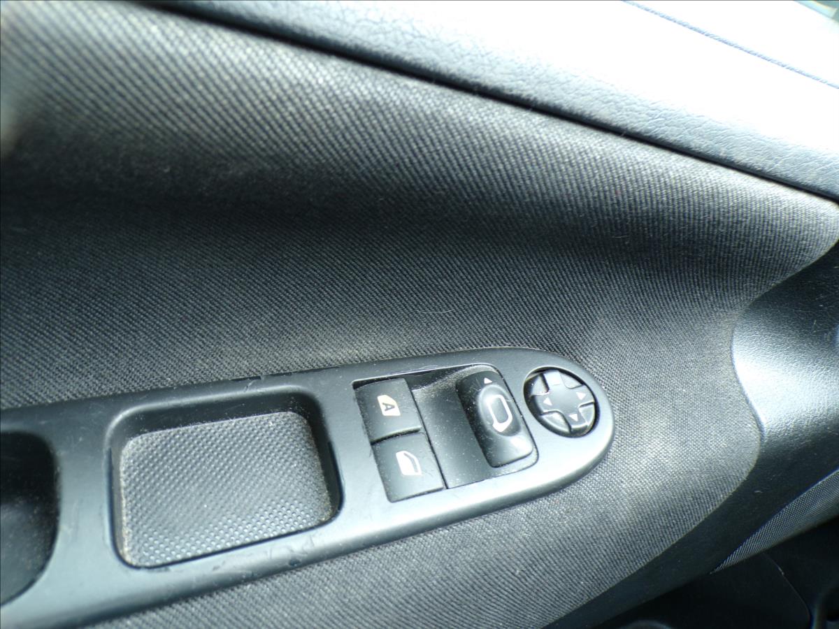 peugeot-207-1-6-hdi-sw - 9