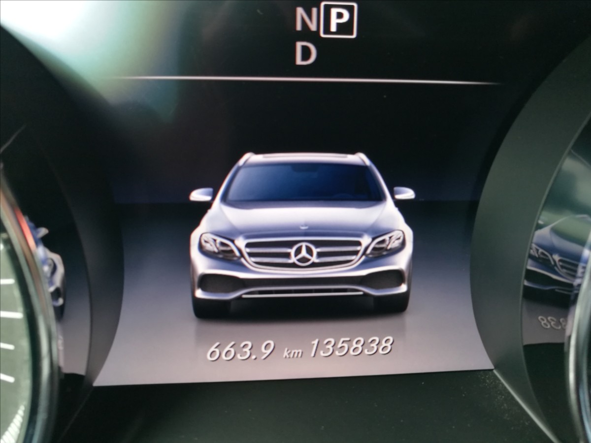 mercedes-benz-tridy-e-300d - 6