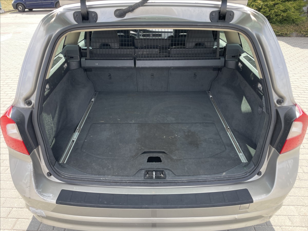 volvo-v70-2-0-d-100kw-momentum-kinetic-odp-dph - 8