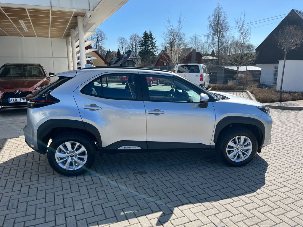 toyota-yaris-cross-1-5-hybrid-e-cvt-4x4-comfort - 6