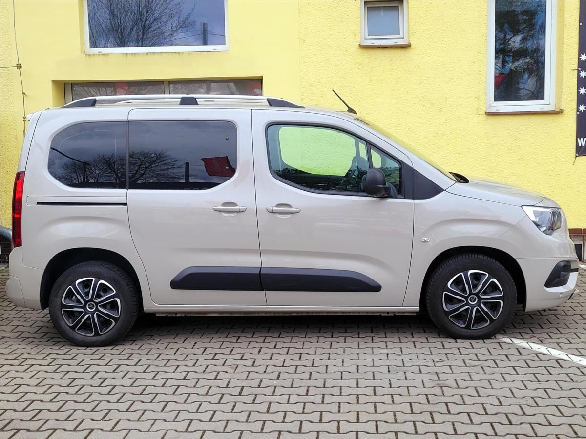 opel-combo-1-2-t-life-top-stav-cebia - 6