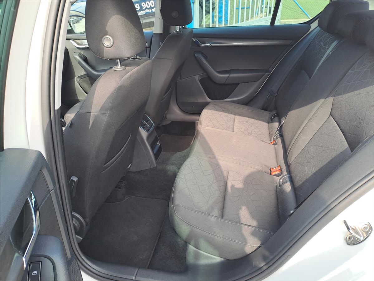 skoda-octavia-1-6-tdi-85kw-dsg-style - 5