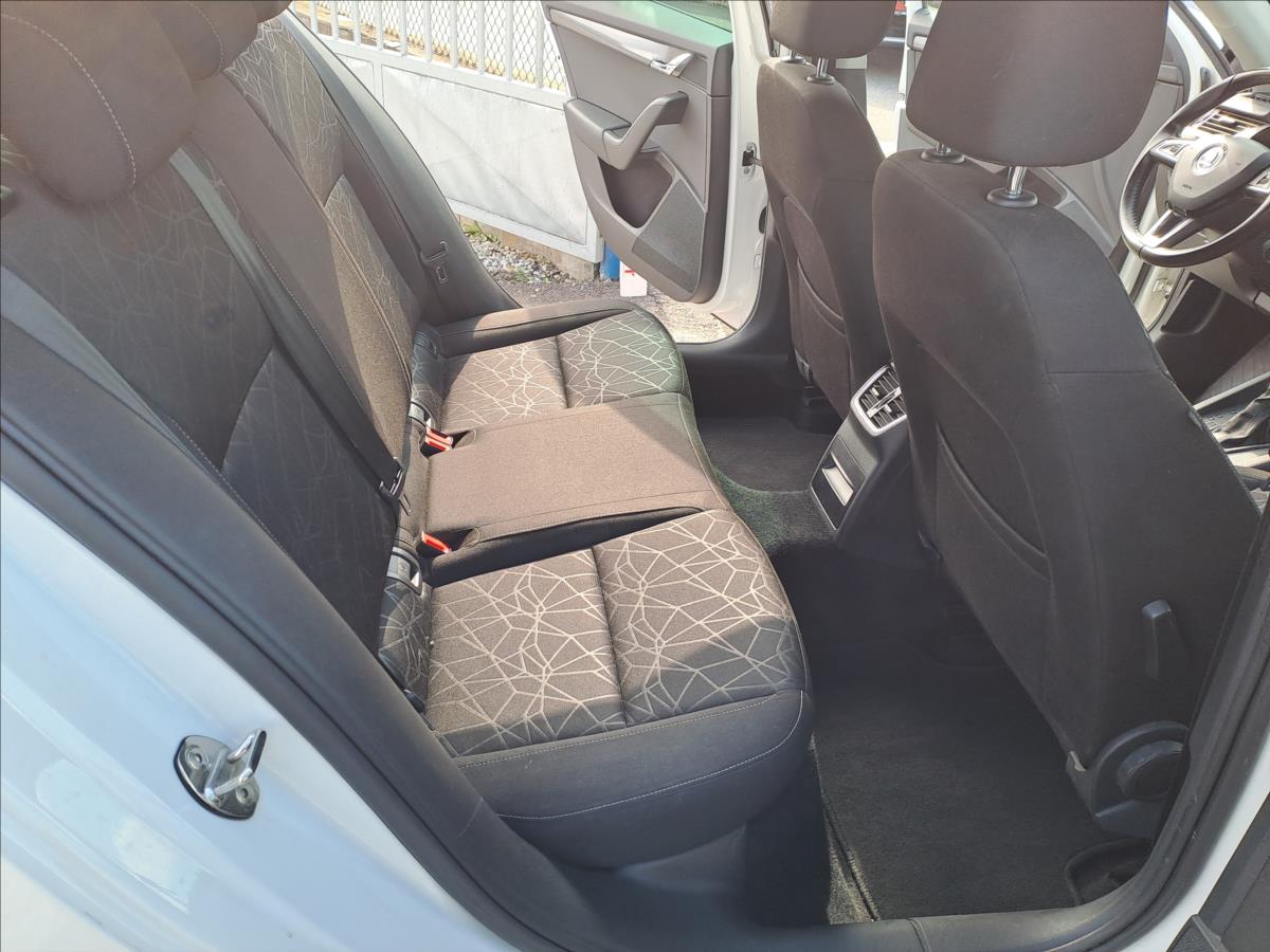 skoda-octavia-1-6-tdi-85kw-dsg-style - 6