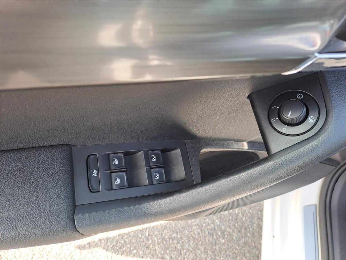 skoda-octavia-1-6-tdi-85kw-dsg-style - 9