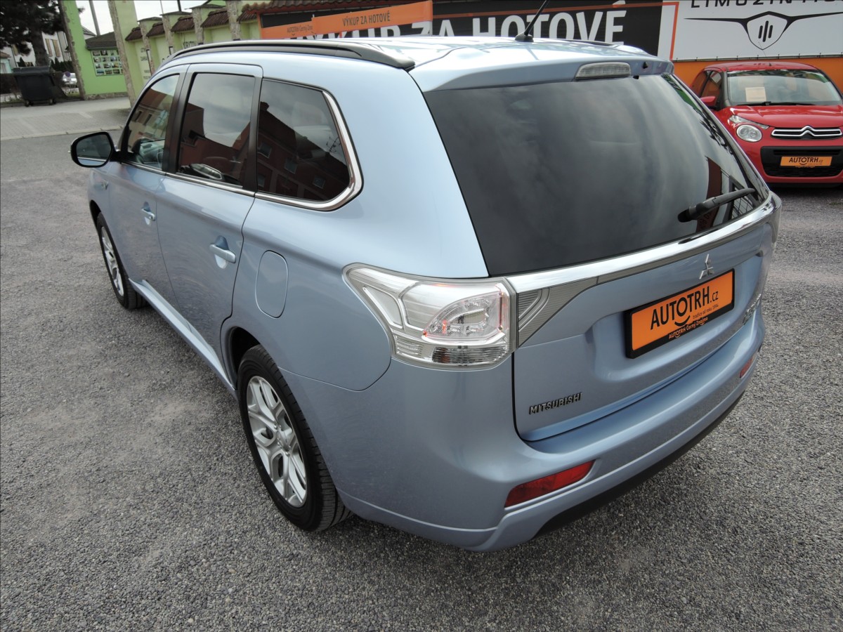 mitsubishi-outlander-2-0-phev-4x4-1-maj-servis-kuze - 6