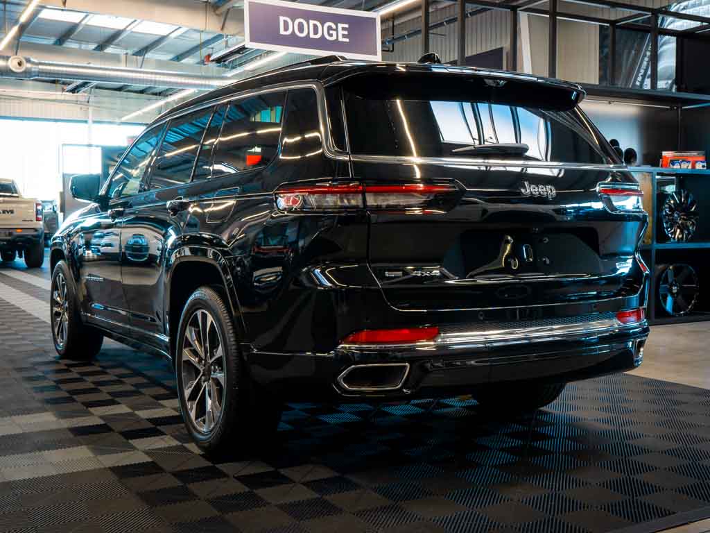 jeep-grand-cherokee-5-7-v8-overland-l-headup - 2