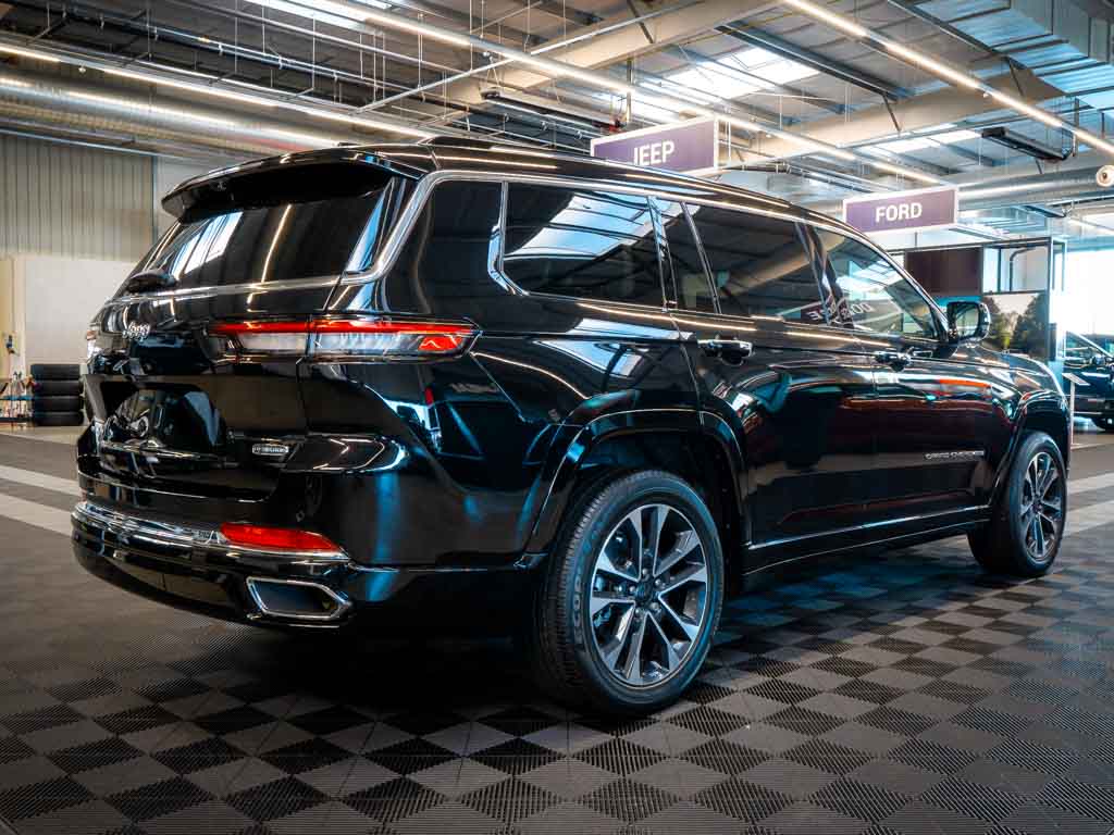 jeep-grand-cherokee-5-7-v8-overland-l-headup - 7