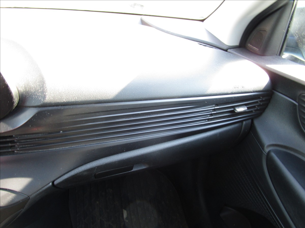 hyundai-i20-1-2i-klima-1-majitel - 9