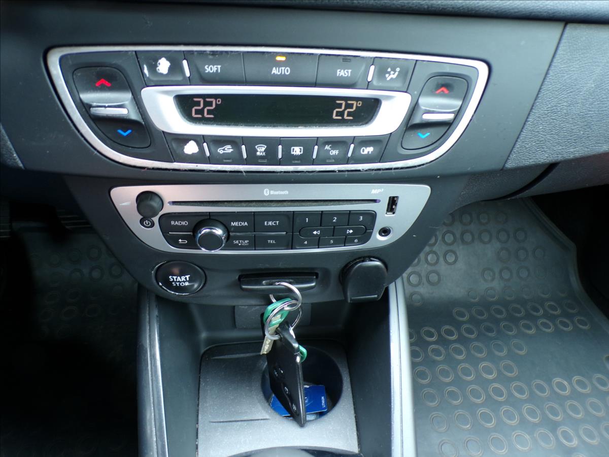 renault-megane-1-5-dci-tempomat-digi-klima - 9