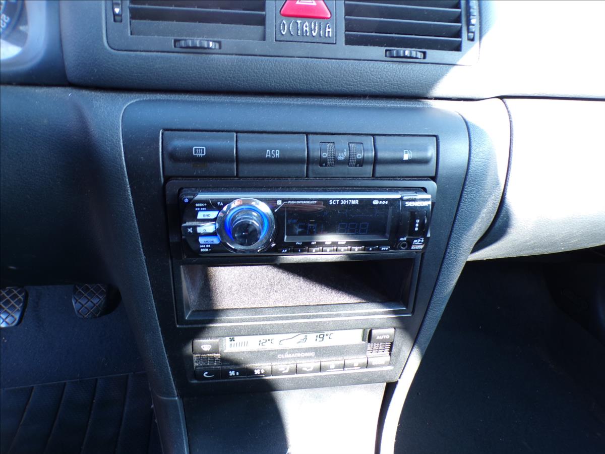 skoda-octavia-1-9-tdi-81kw-digi-klima - 8