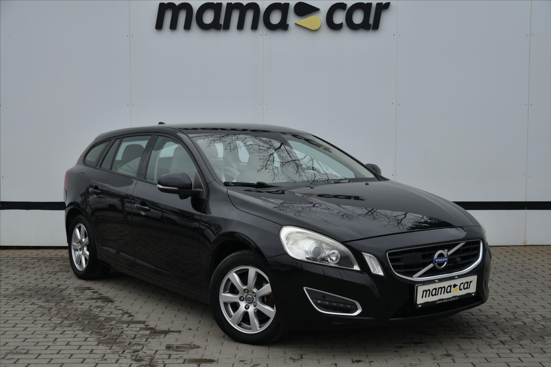 Volvo V60 D3 120kW SERVISNÍ KNIHA TAŽNÉ