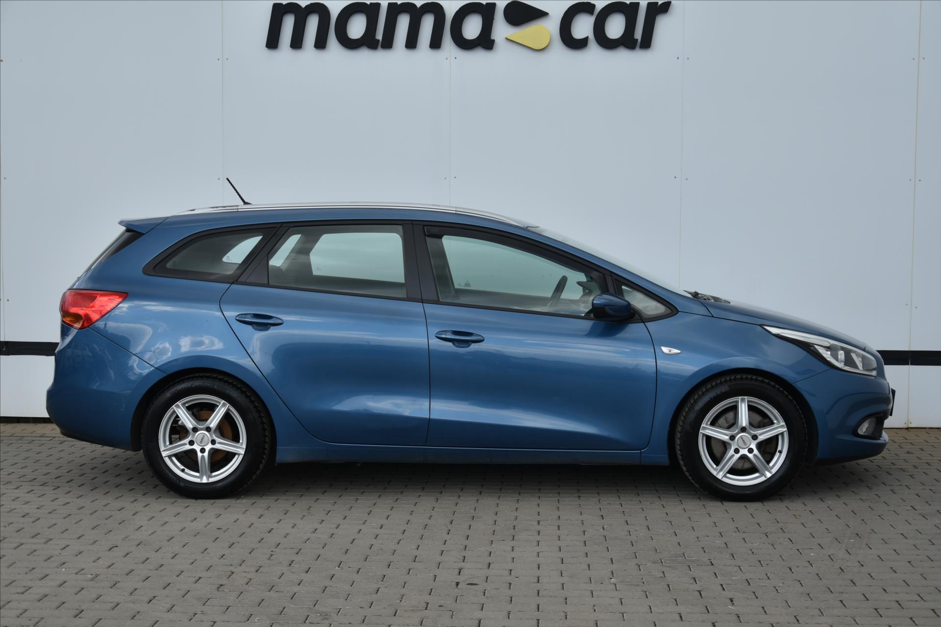 kia-ceed-1-6gdi-99kw-tazne-1-majitel-cr - 7