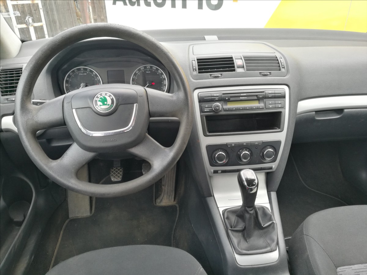 skoda-octavia-1-6-tdi-ambiente - 4