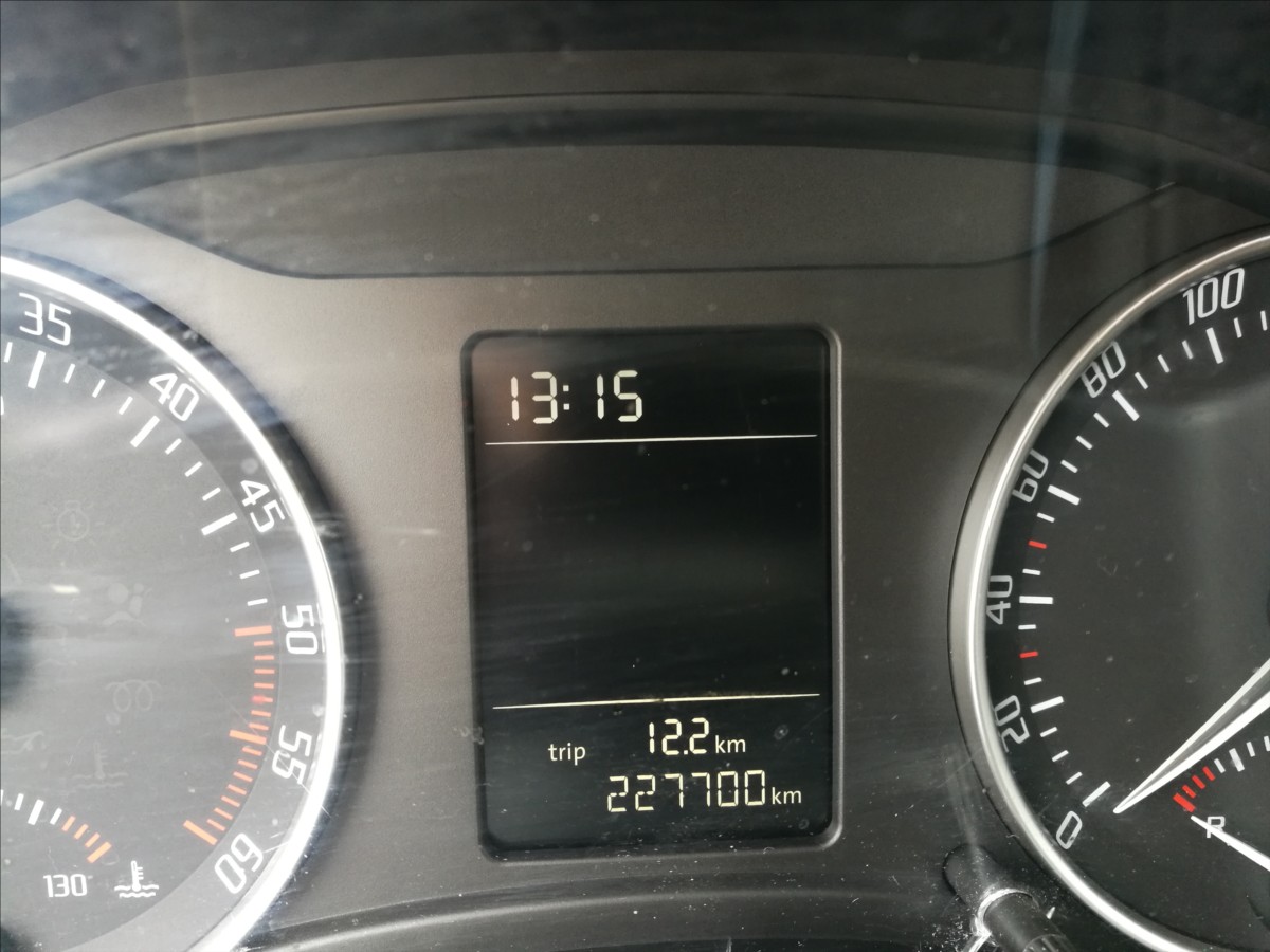 skoda-octavia-1-6-tdi-ambiente - 5