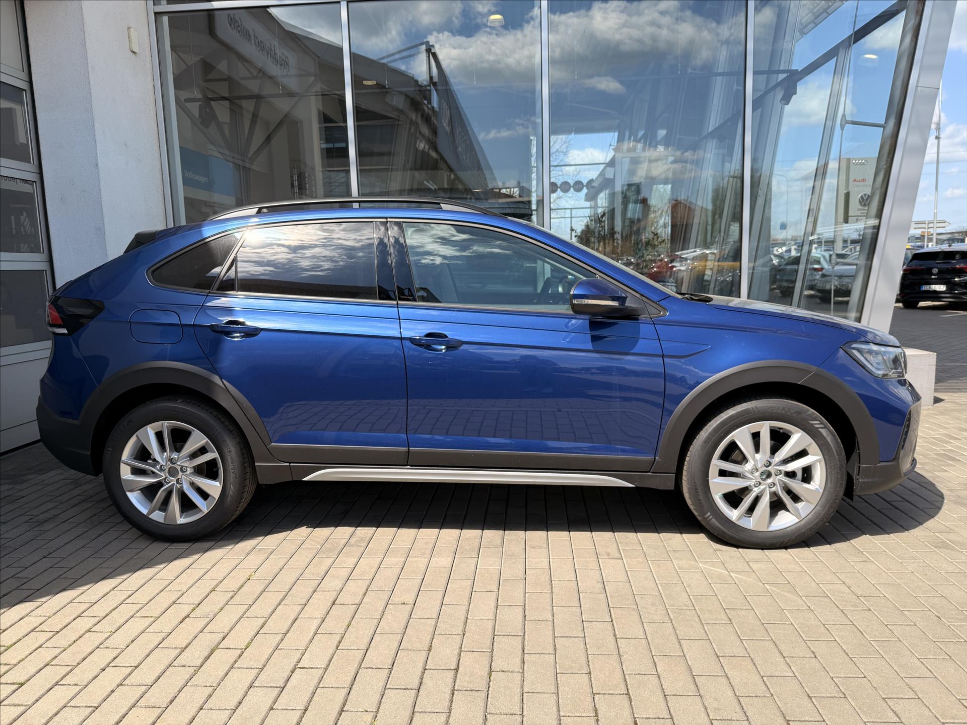 volkswagen-taigo-1-0-tsi-85w-6g-people - 3