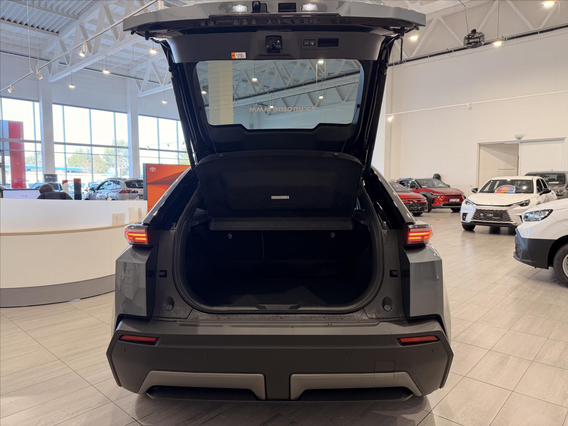 toyota-c-hr-executive-bev-77kwh-343k-awd - 4