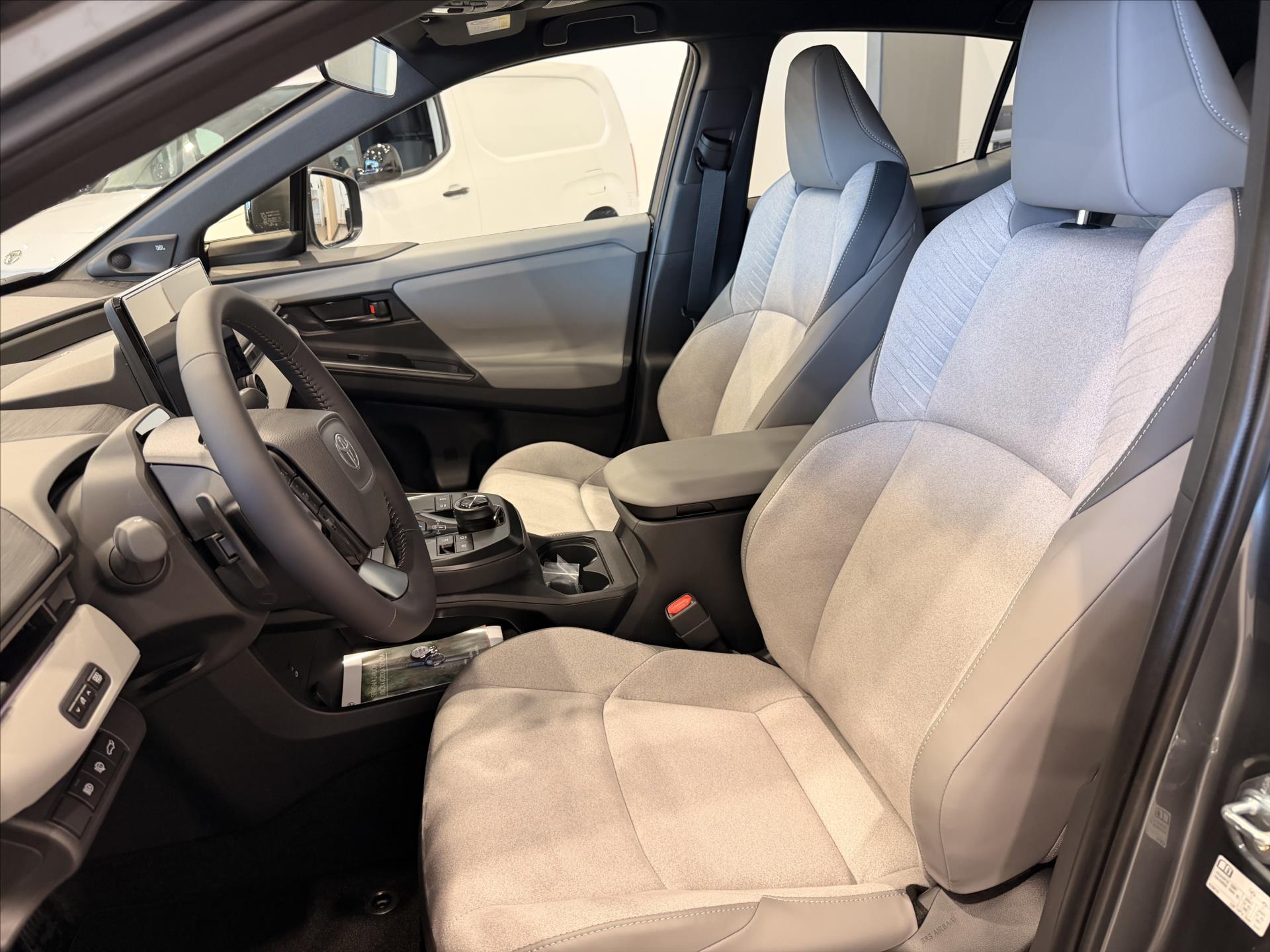 toyota-c-hr-executive-bev-77kwh-343k-awd - 8