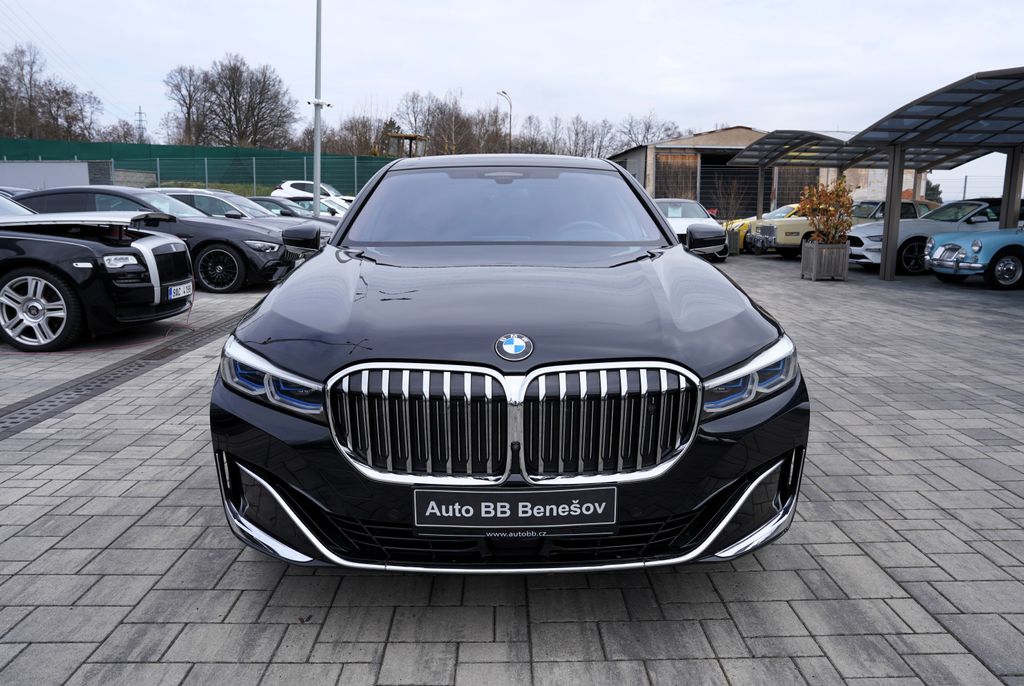 BMW Řada 7 M760Li xDrive/6.6i/V12/590PS