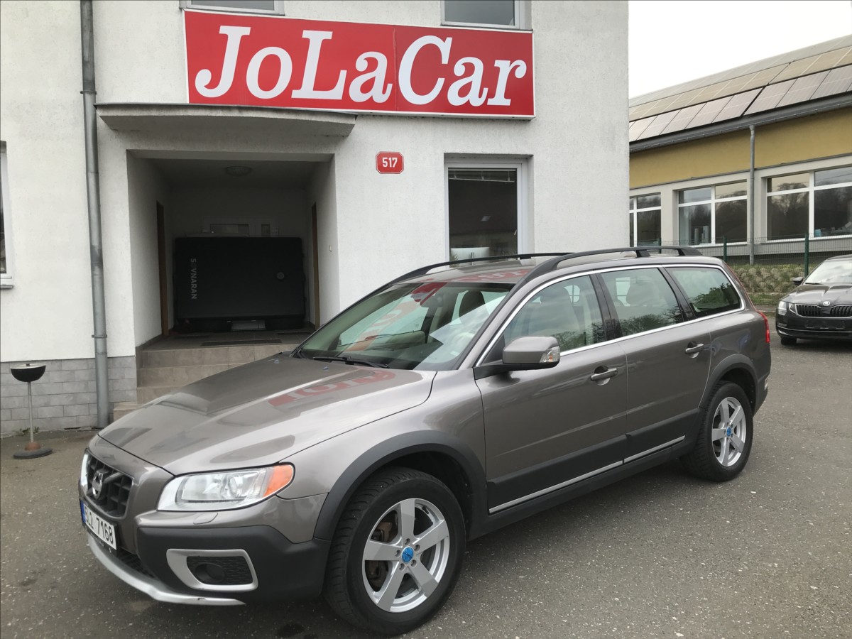 volvo-xc70-2-4-d5-awd-6mt - 1