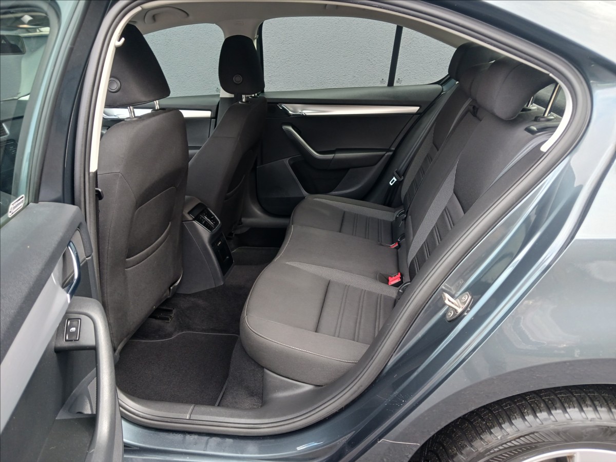 skoda-octavia-1-6-tdi-85kw-fresh - 9