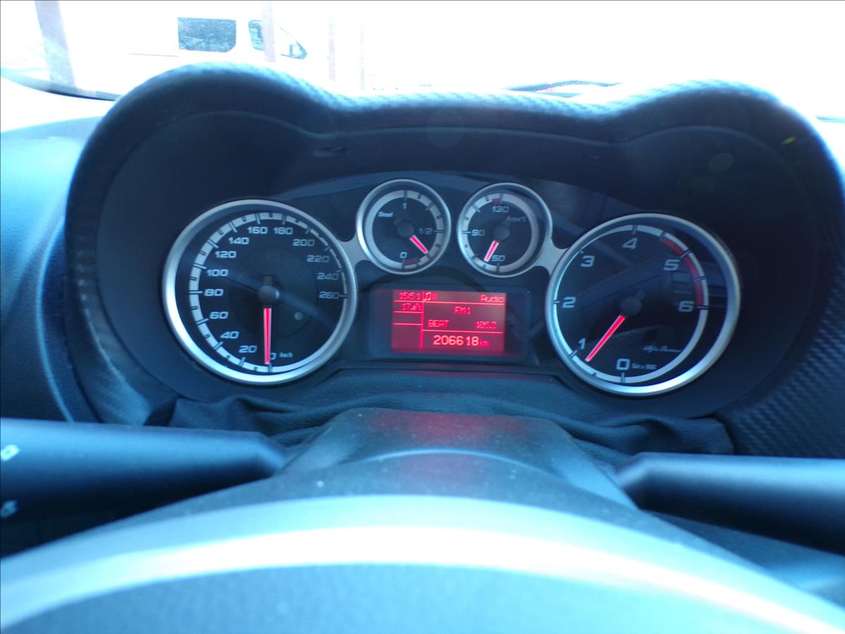 alfa-romeo-mito-1-6-jtd-88kw-navi-kuze-ser-kniha - 6