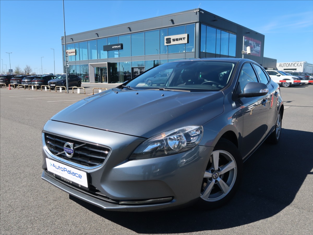 Volvo V40 1,6 T2 MAN ČR KINETIC