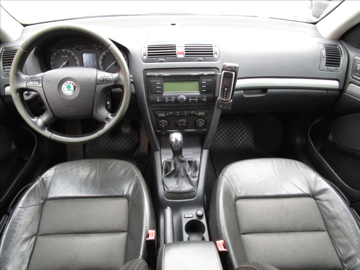 skoda-octavia-combi-2-0tdi-elegance-aut-klima - 9