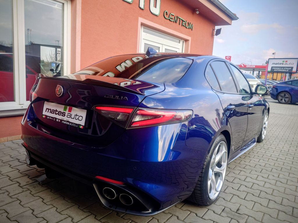 alfa-romeo-giulia-2-9-v6-bi-turbo-quadrifoglio - 5