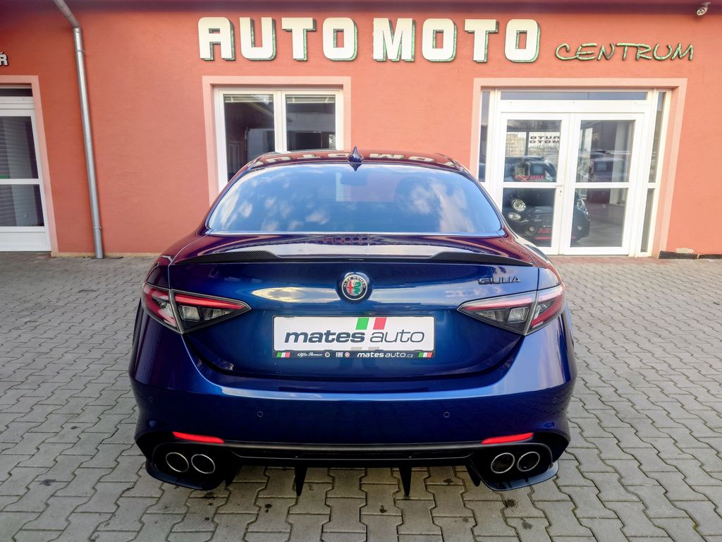 alfa-romeo-giulia-2-9-v6-bi-turbo-quadrifoglio - 7