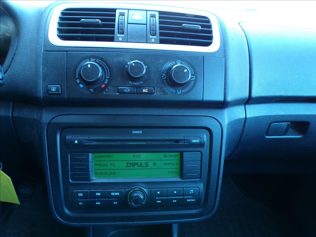 skoda-roomster-1-4-16v-scout - 8