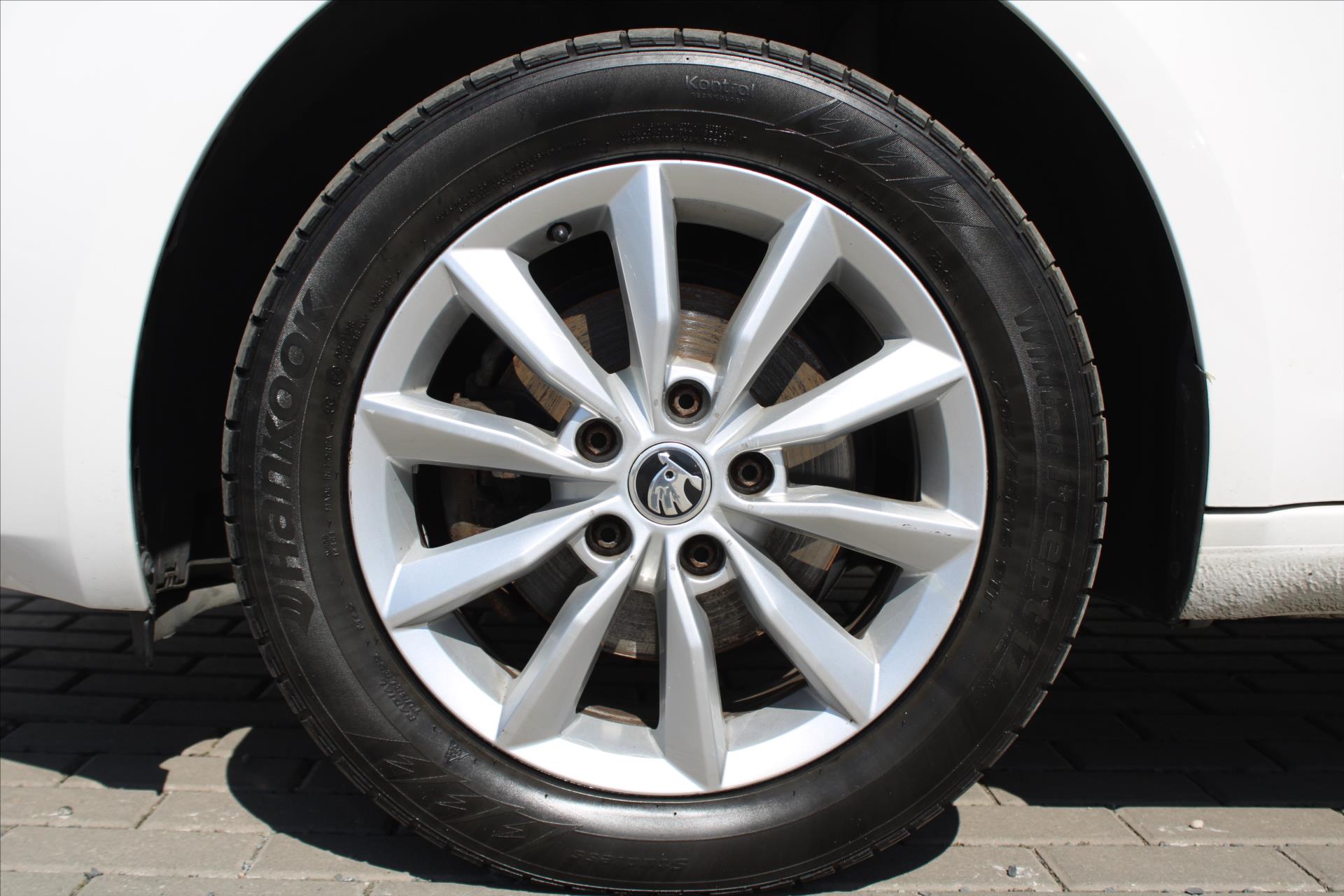 skoda-octavia-1-6-tdi-85kw-dsg-ambition - 8